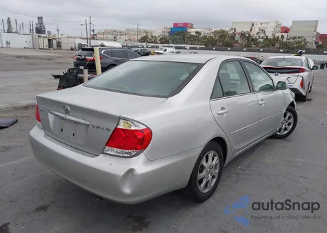 2005 Toyota Camry Xle z USA, uszkodzony, nr VIN 4T1BE30K55U401715